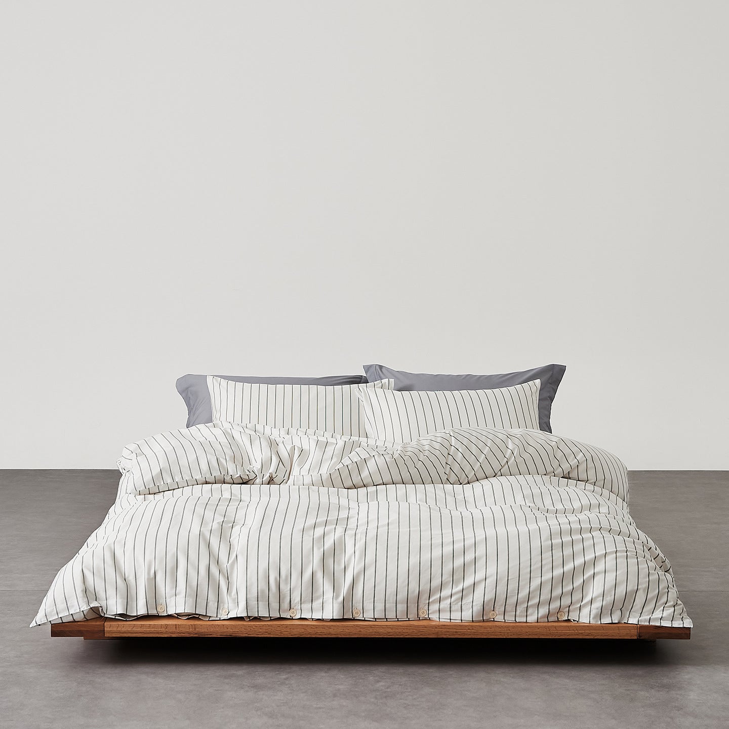 Henry Striped Buttoned Bedding Set / Coffee