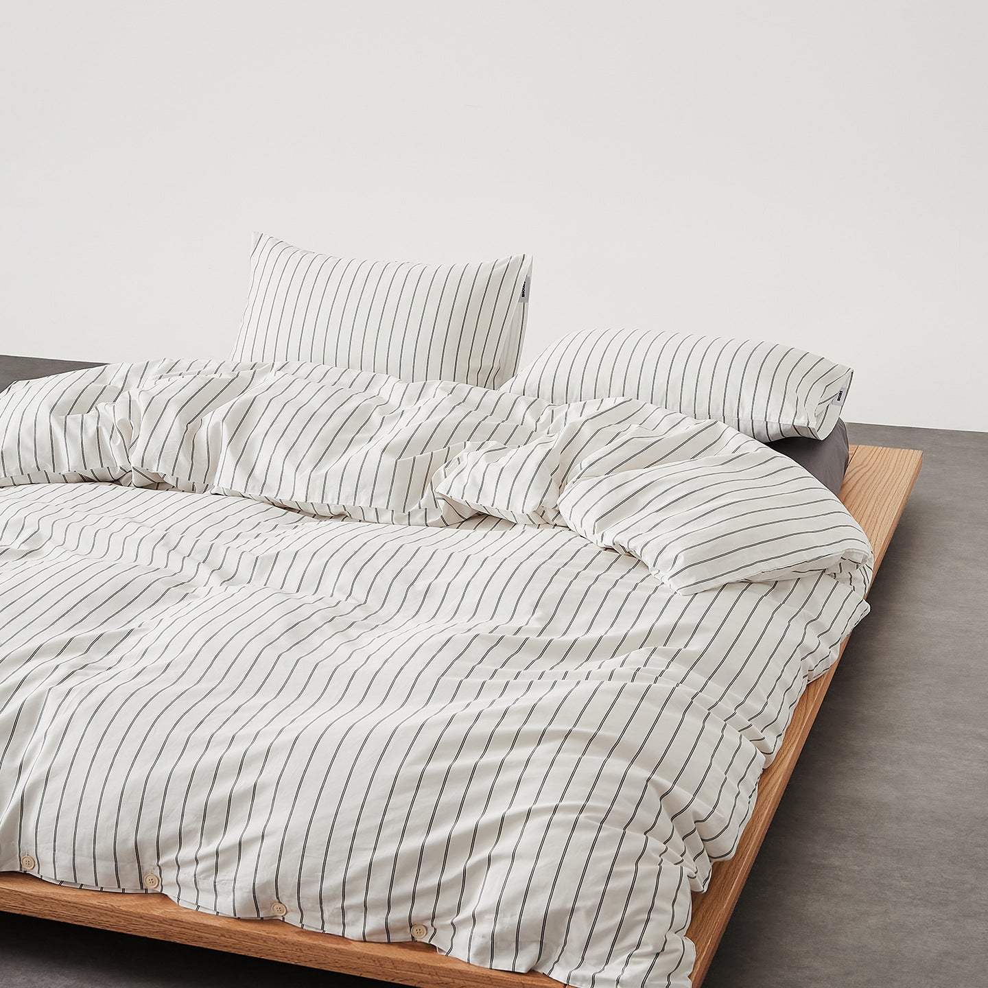 Henry Striped Buttoned Bedding Set / Coffee