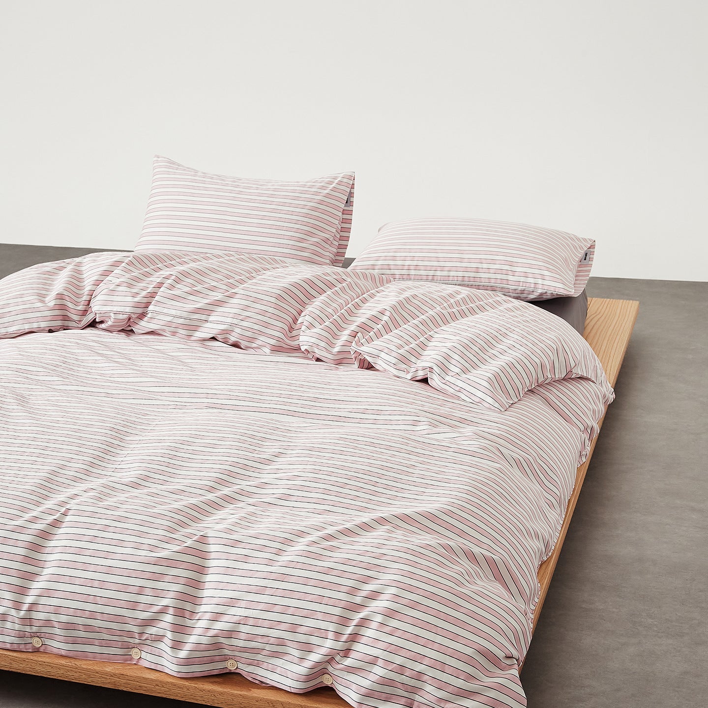 Henry Striped Buttoned Bedding Set / Coffee