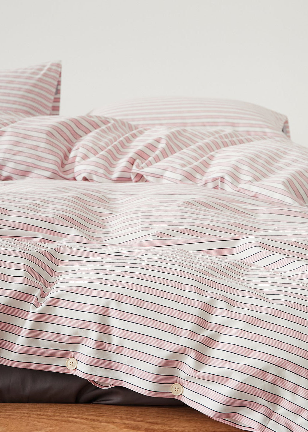 Henry Striped Buttoned Bedding Set / Coffee