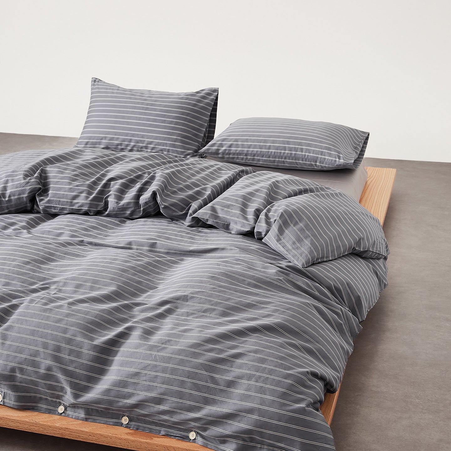 Henry Striped Buttoned Bedding Set / Coffee