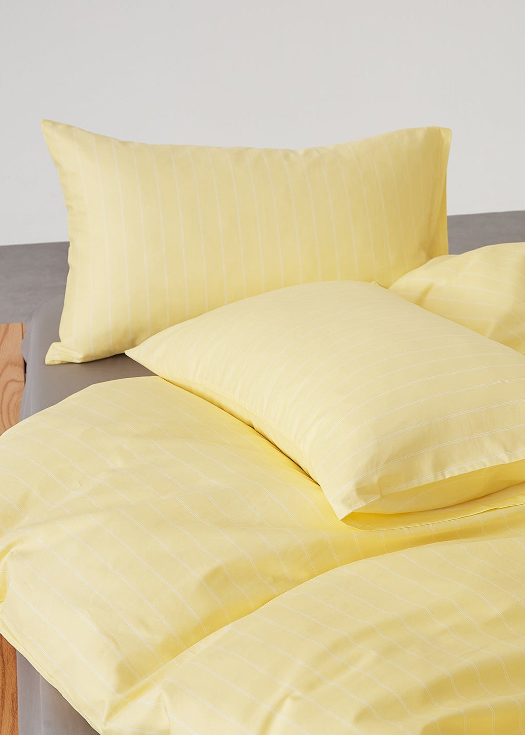 Henry Striped Buttoned Bedding Set / Coffee