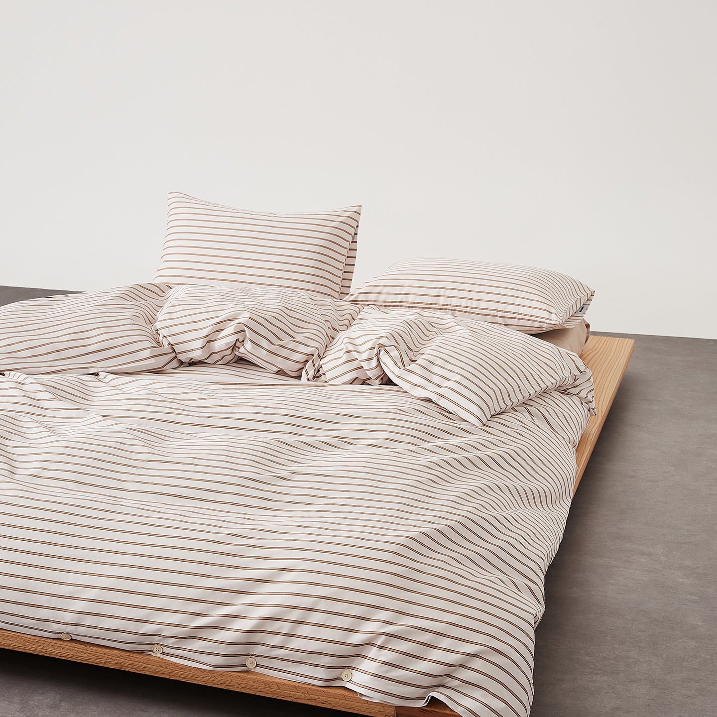 Henry Striped Buttoned Bedding Set / Coffee