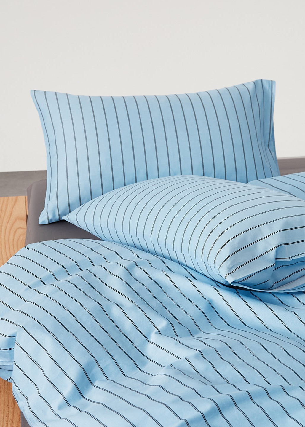 Henry Striped Buttoned Bedding Set / Coffee