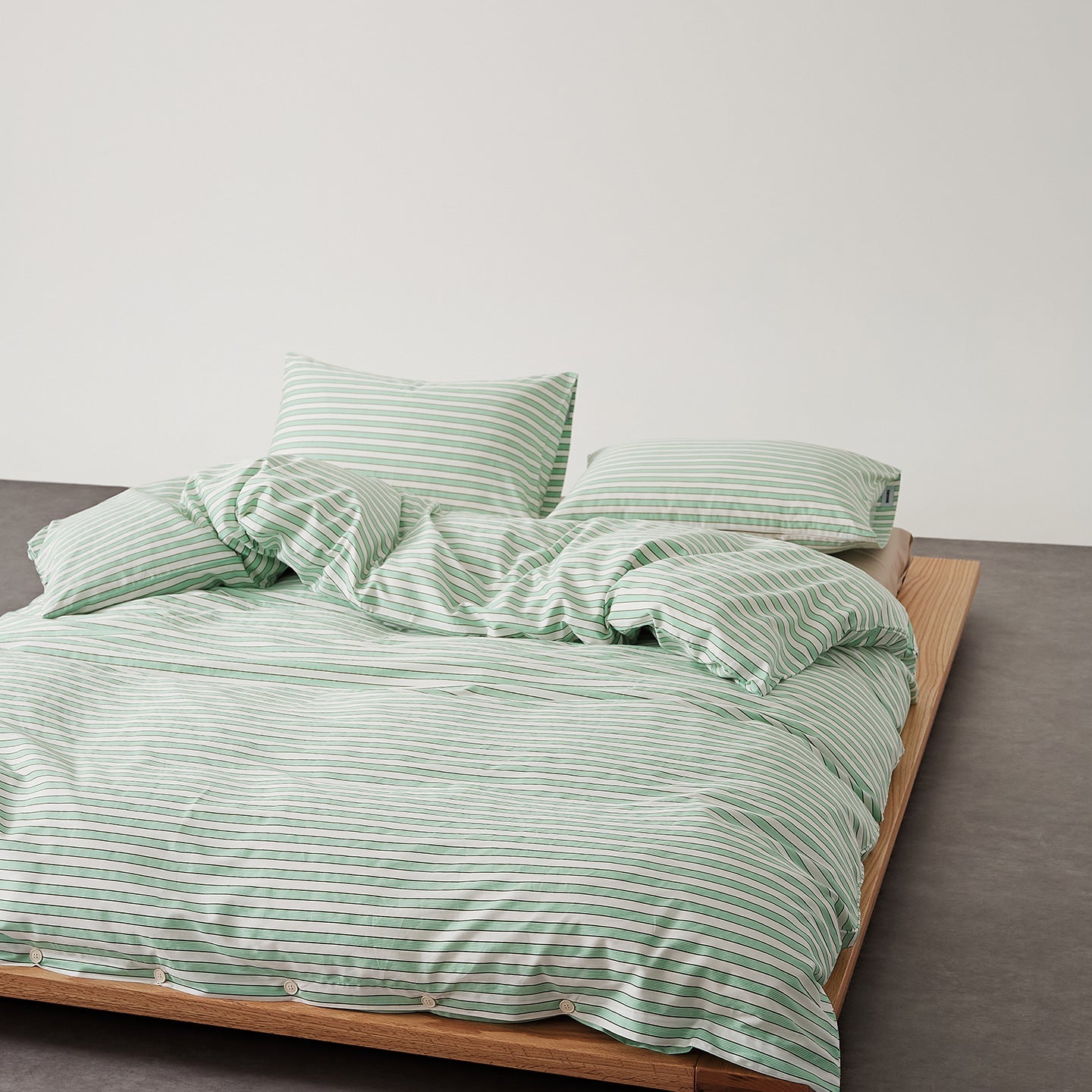 Henry Striped Buttoned Bedding Set / Coffee