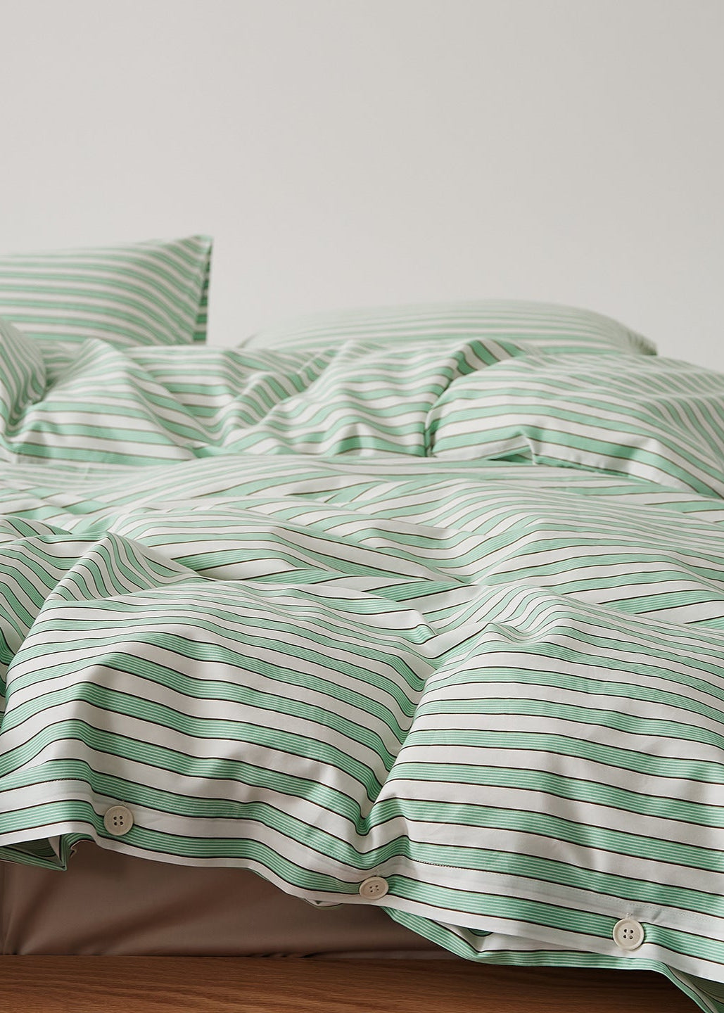 Henry Striped Buttoned Bedding Set / Coffee