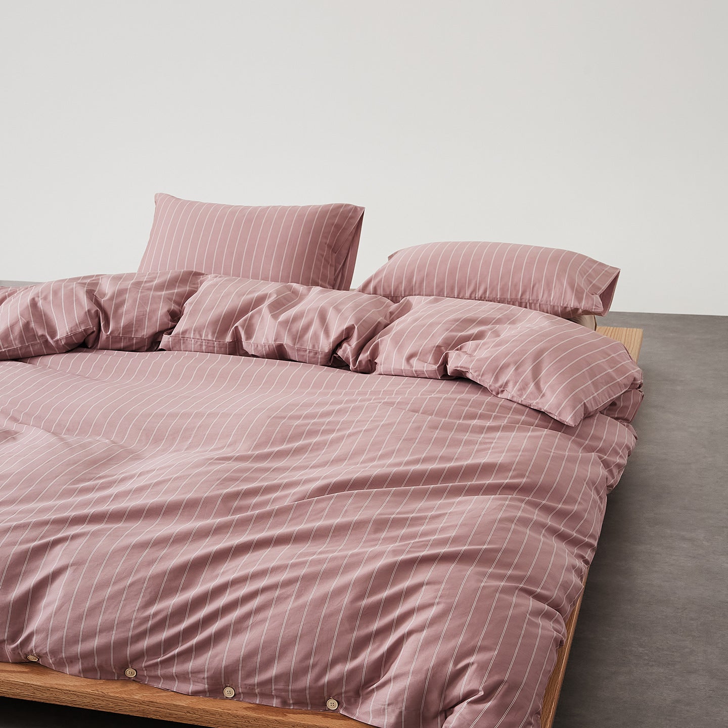 Henry Striped Buttoned Bedding Set / Coffee
