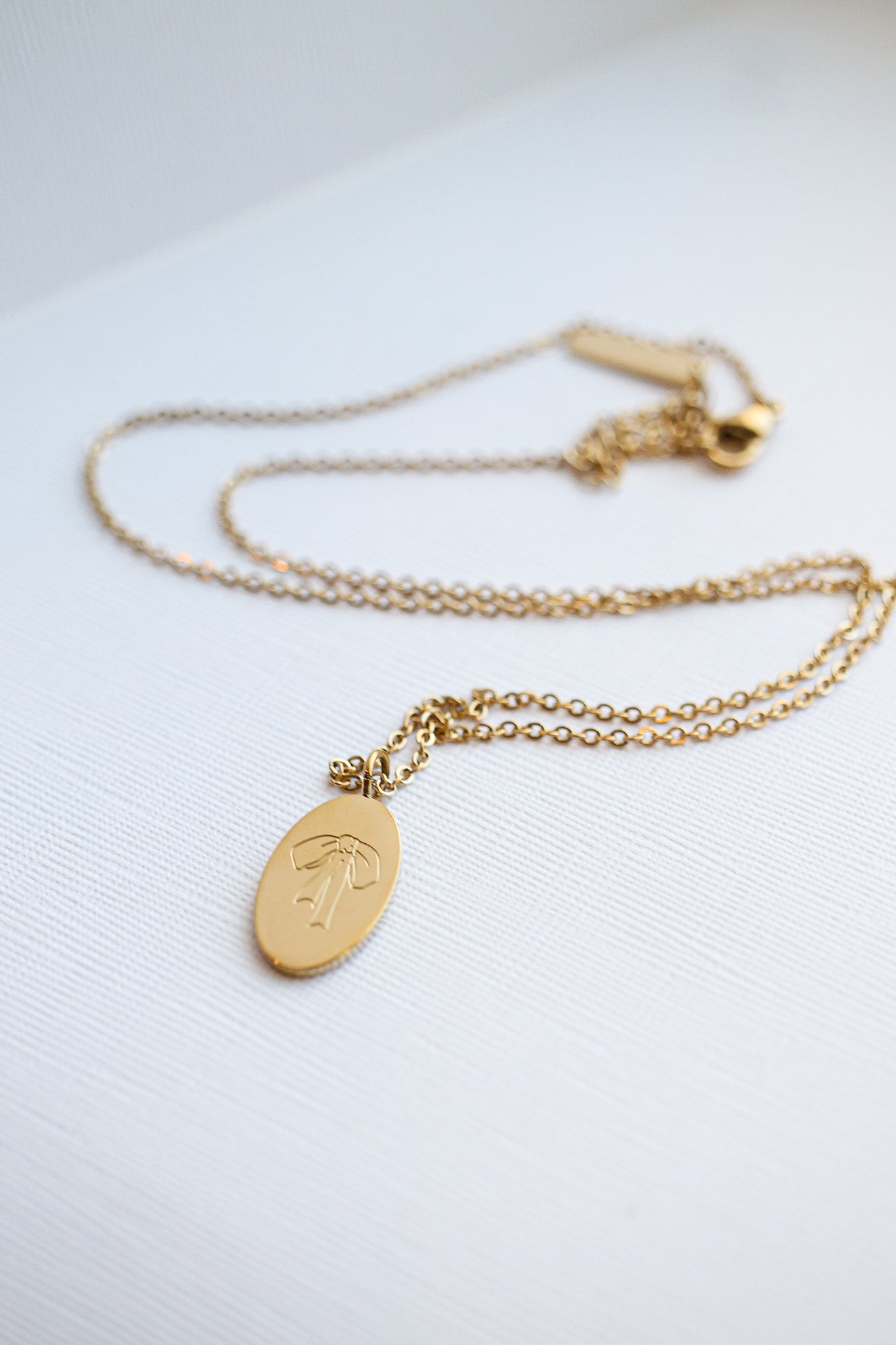 Bow Necklace