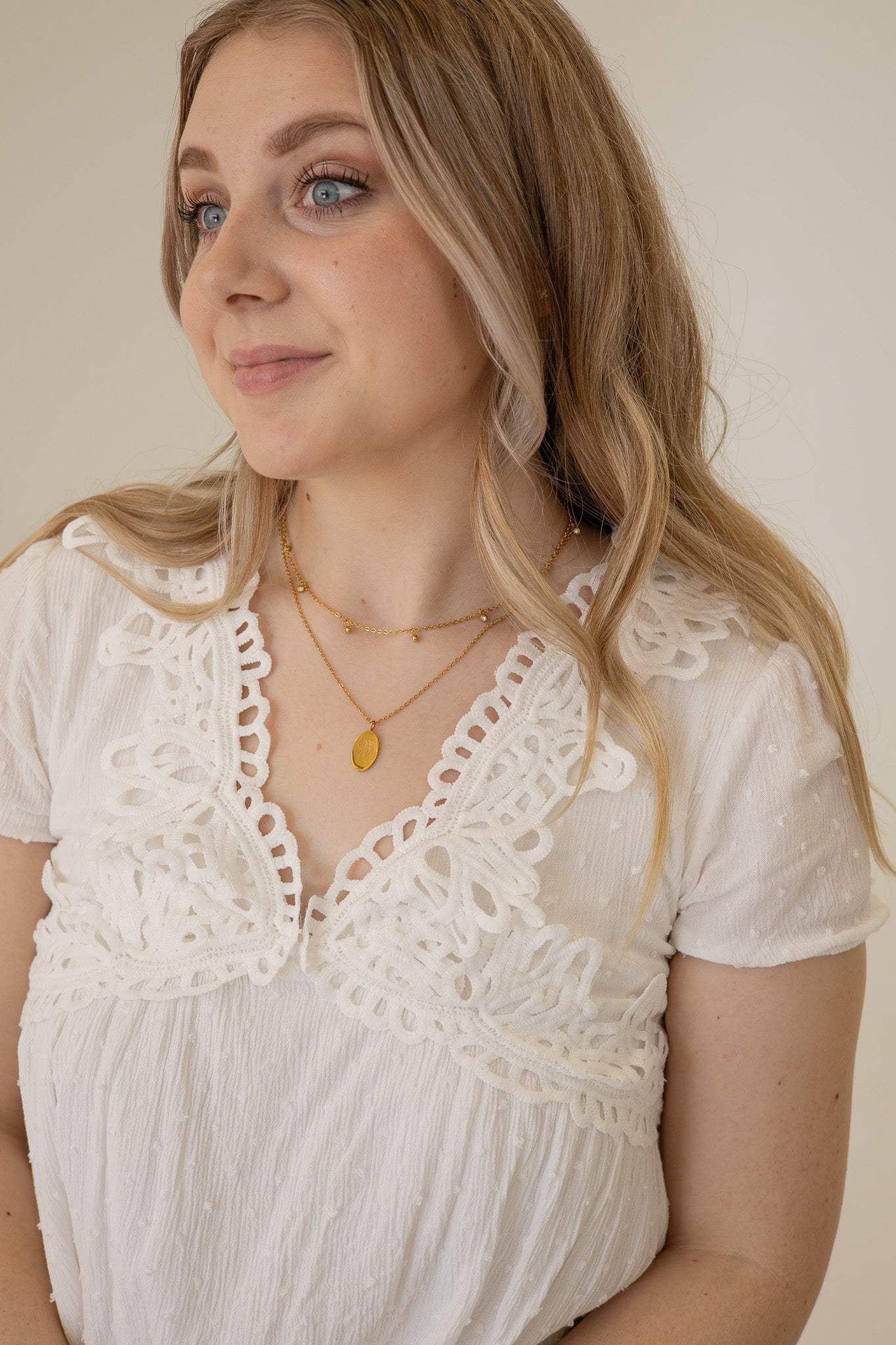 Bow Necklace