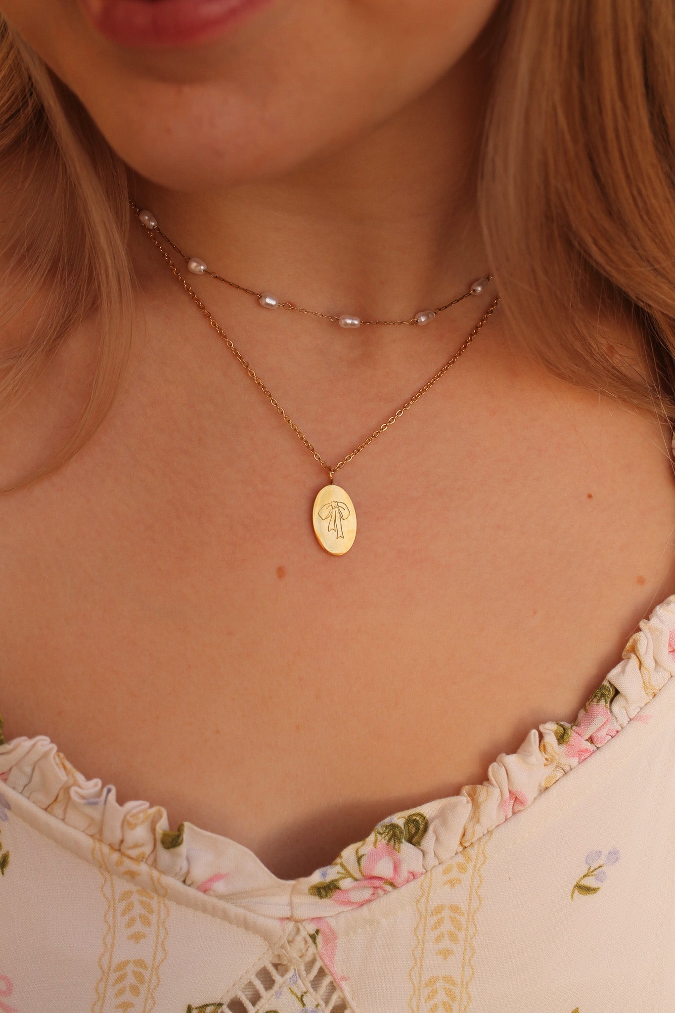 Bow Necklace