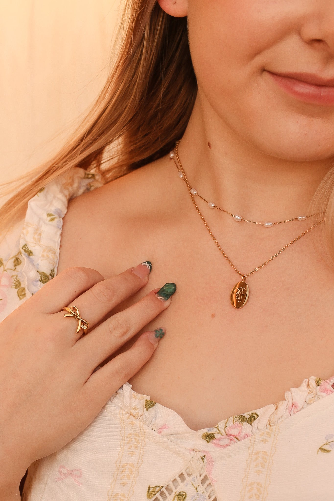 Bow Necklace