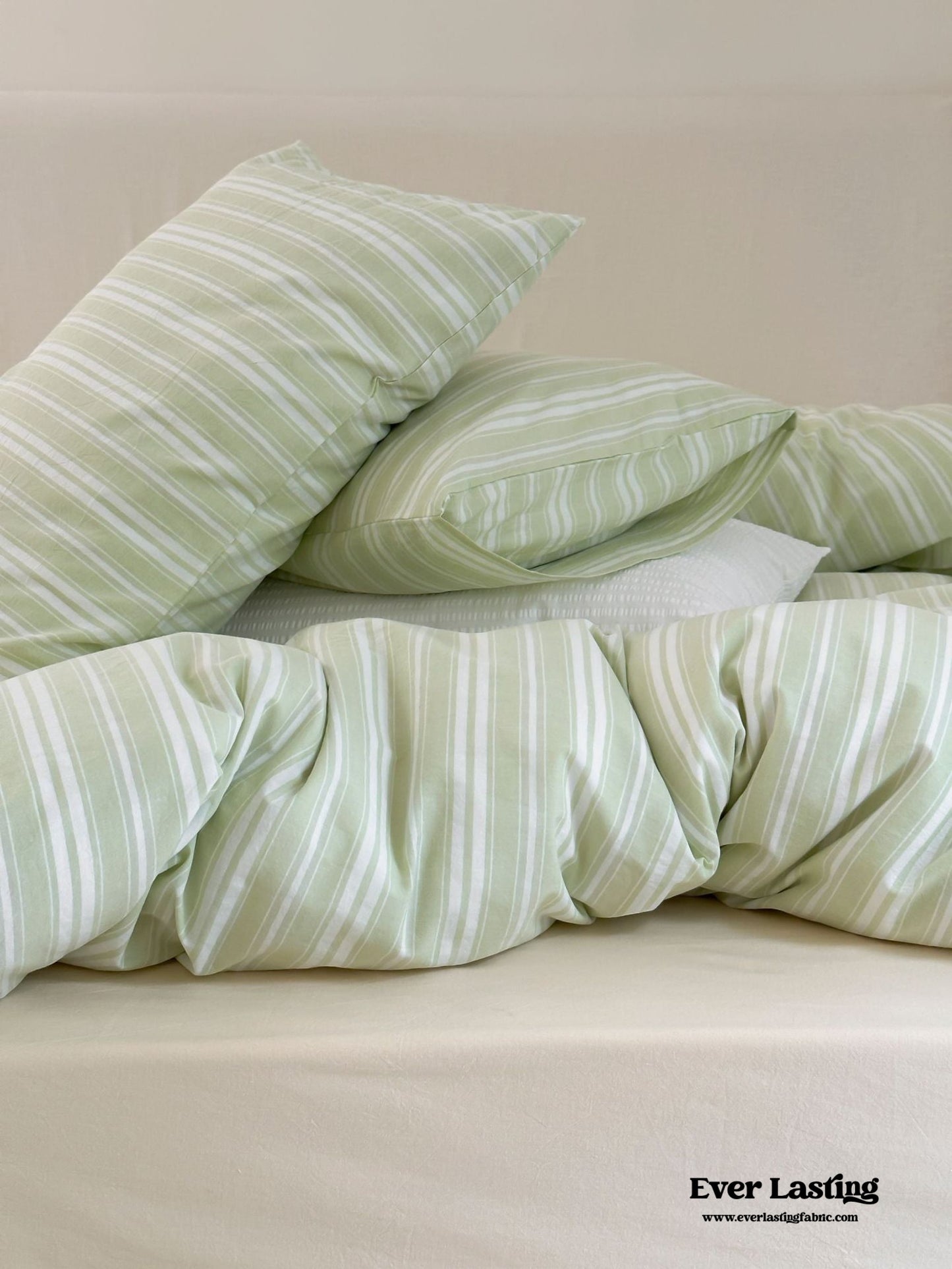 Refreshing Black Thin Stripe Bedding Set