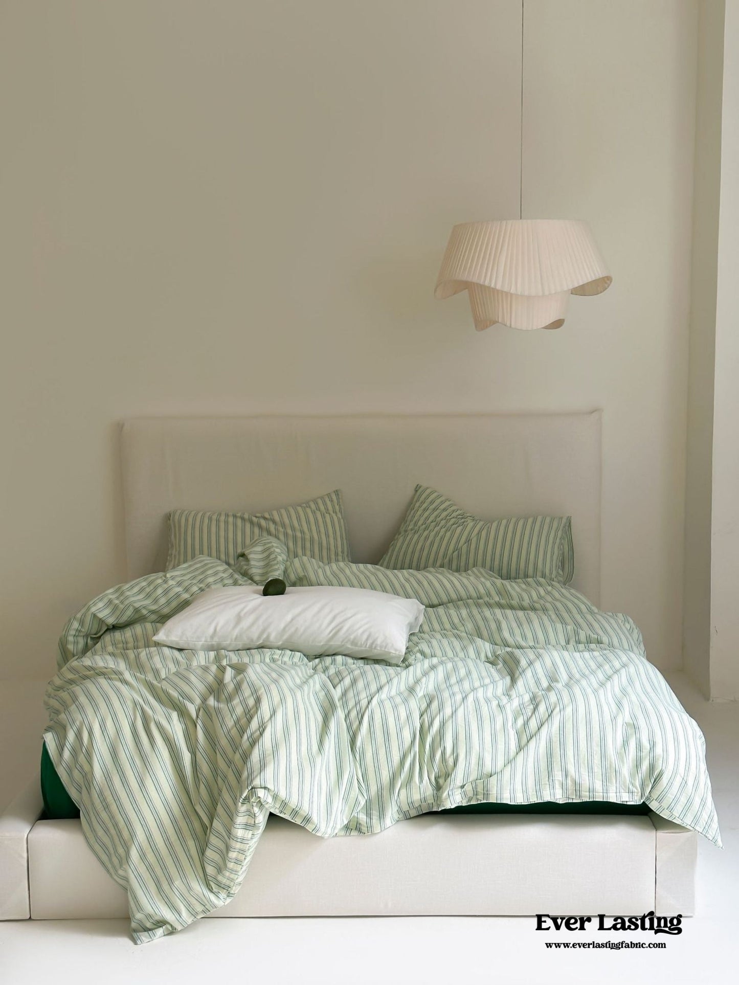 Refreshing Black Thin Stripe Bedding Set