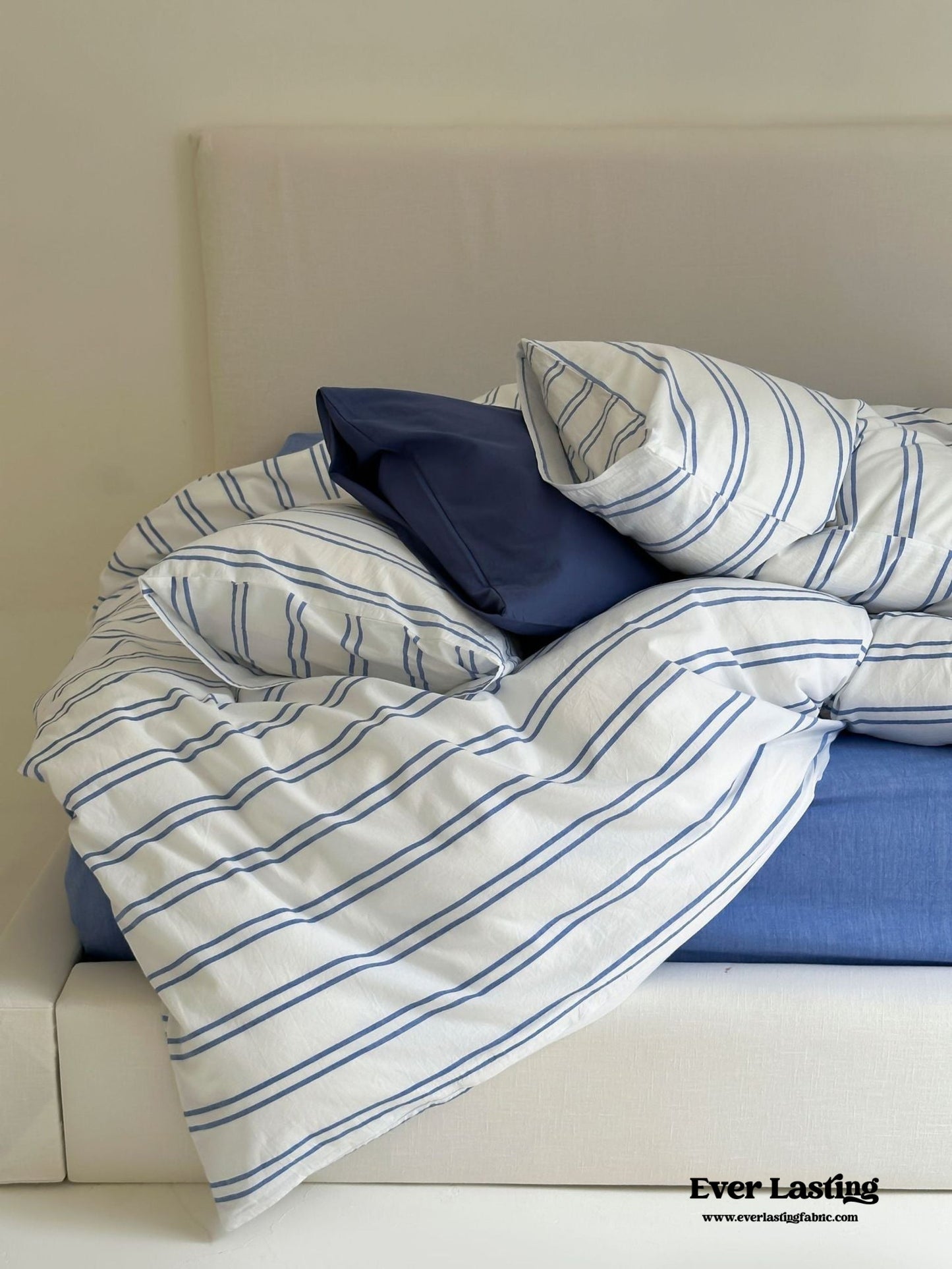 Refreshing Black Thin Stripe Bedding Set