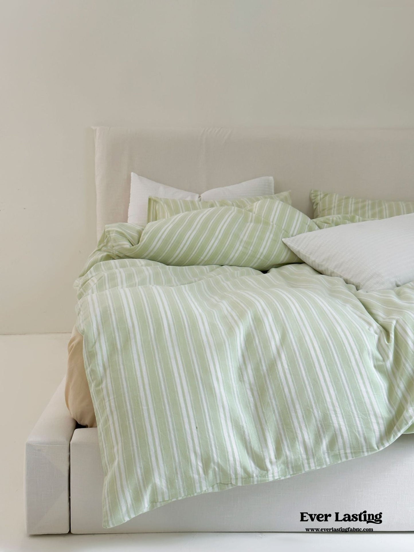 Refreshing Black Thin Stripe Bedding Set
