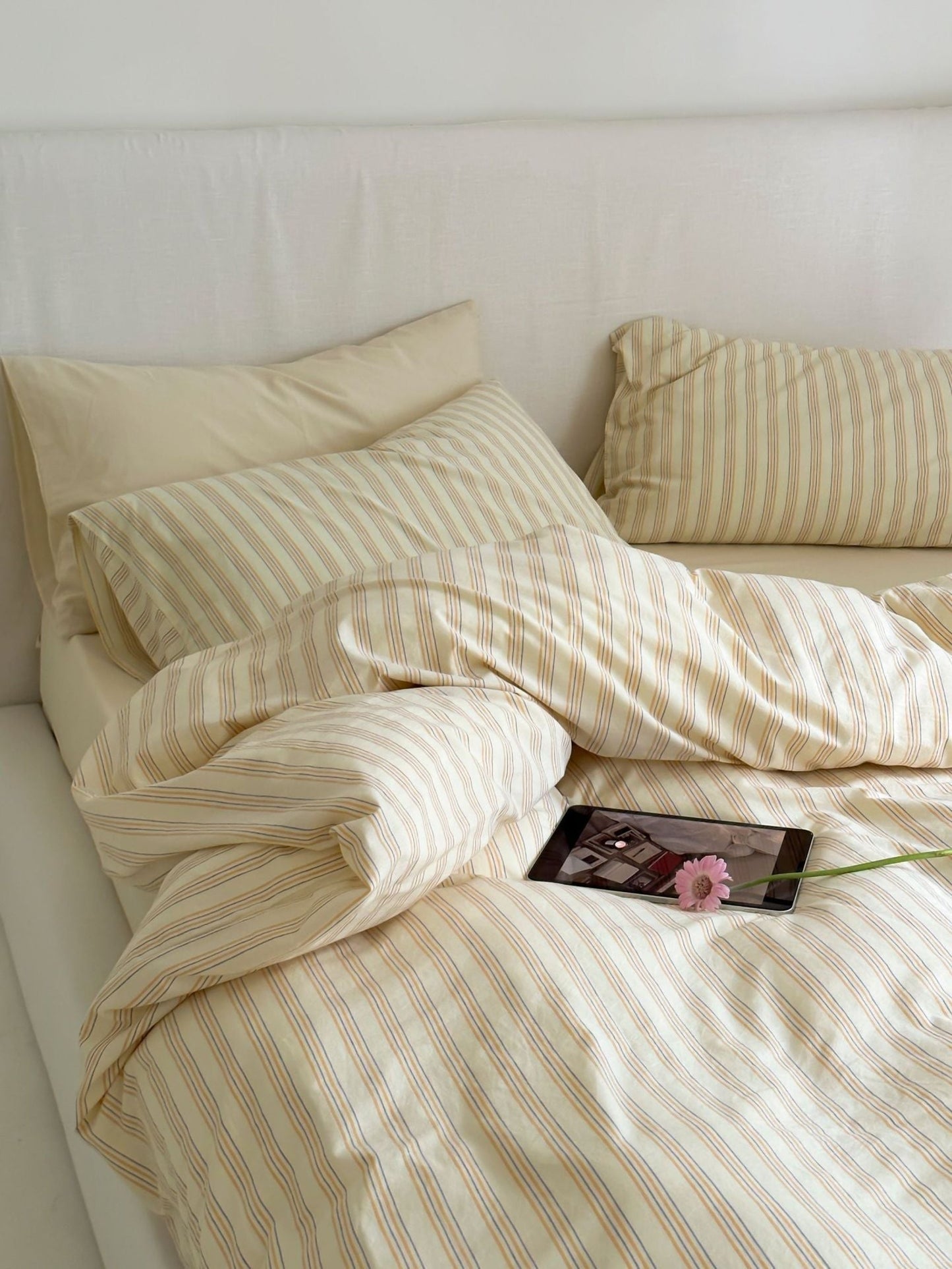 Refreshing Black Thin Stripe Bedding Set