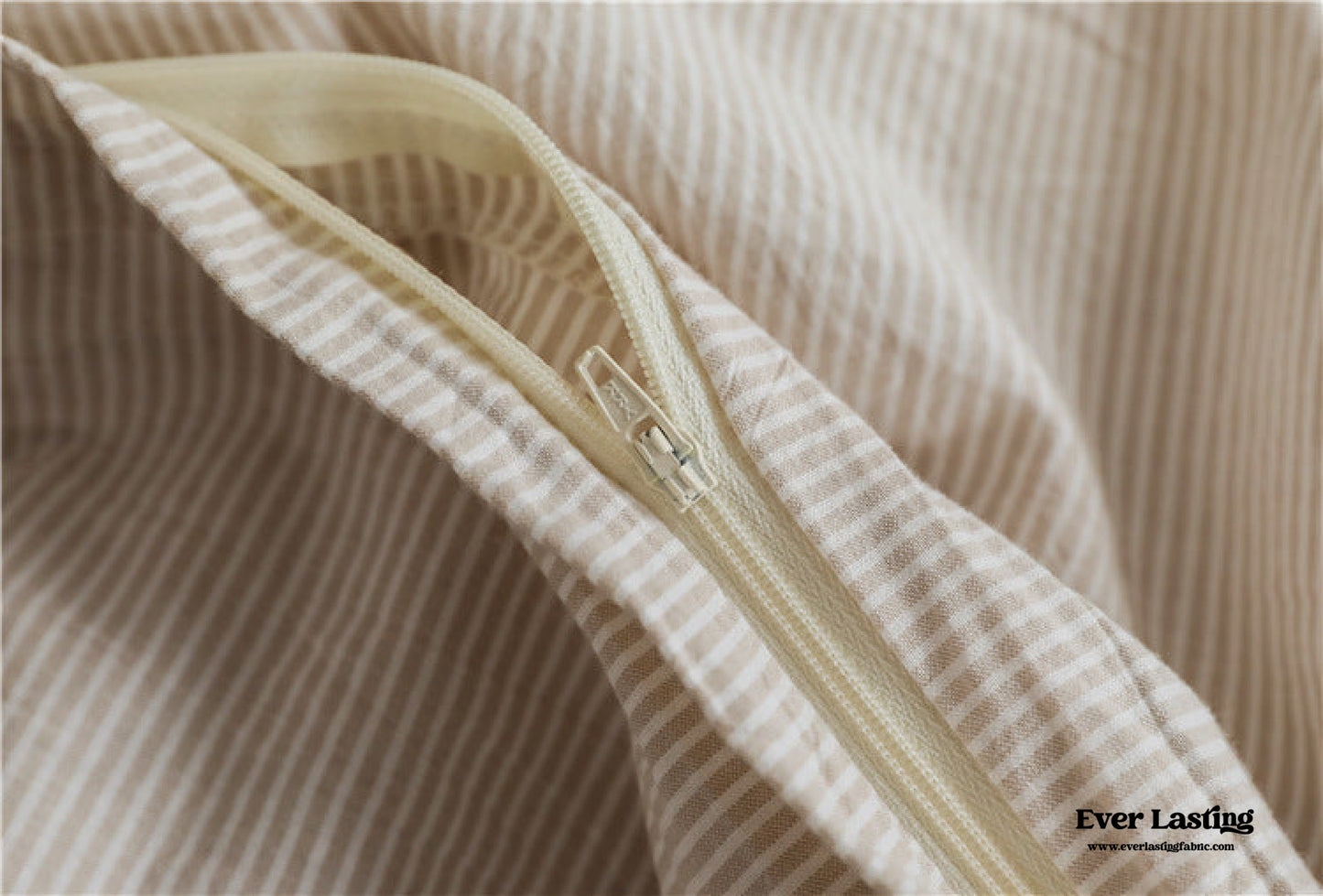 Thin Stripe Bedding Set / Gray