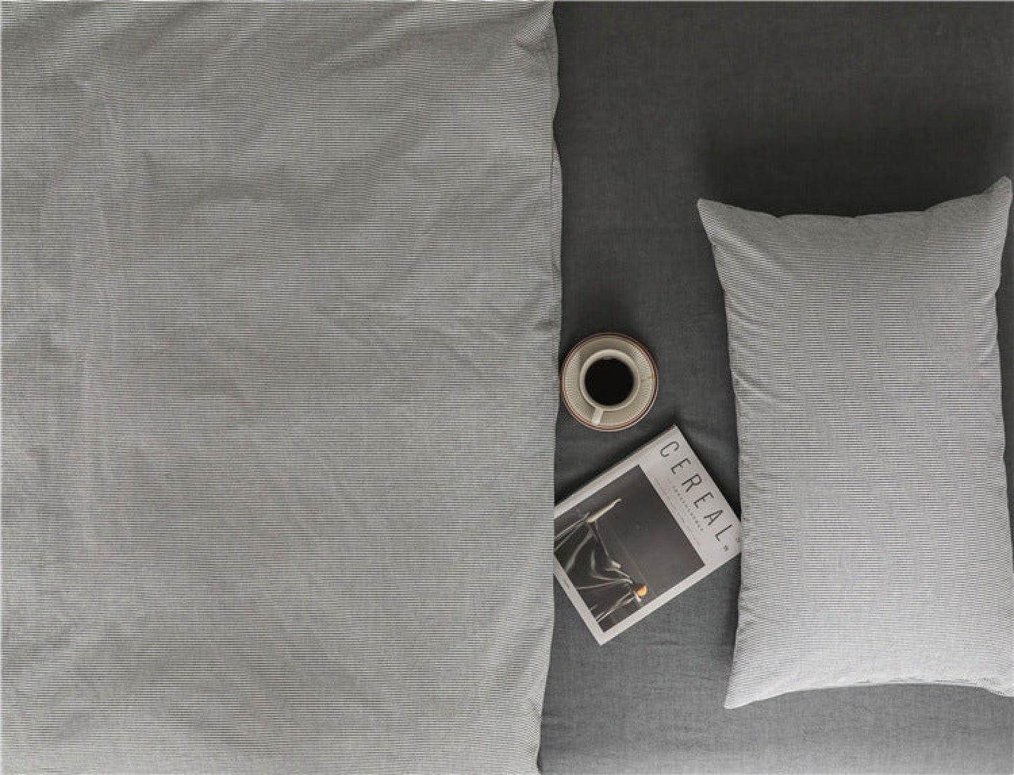Thin Stripe Bedding Set / Gray