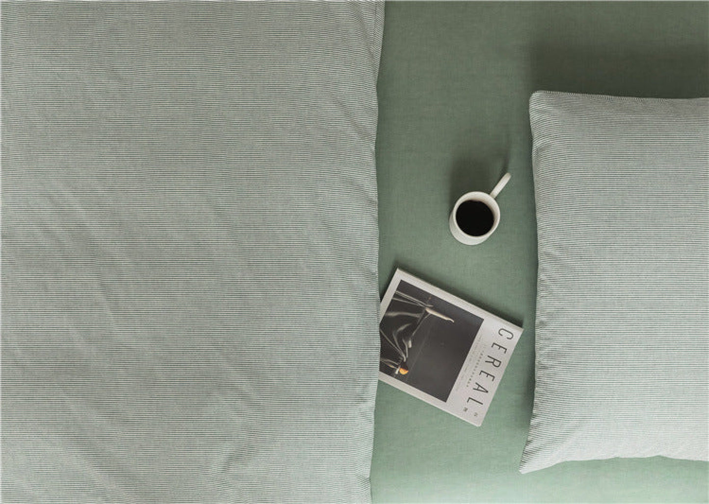 Thin Stripe Bedding Set / Gray