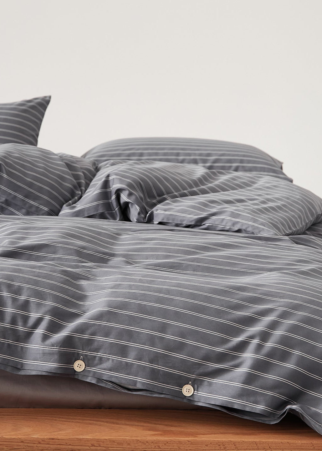Henry Striped Buttoned Bedding Set / Coffee
