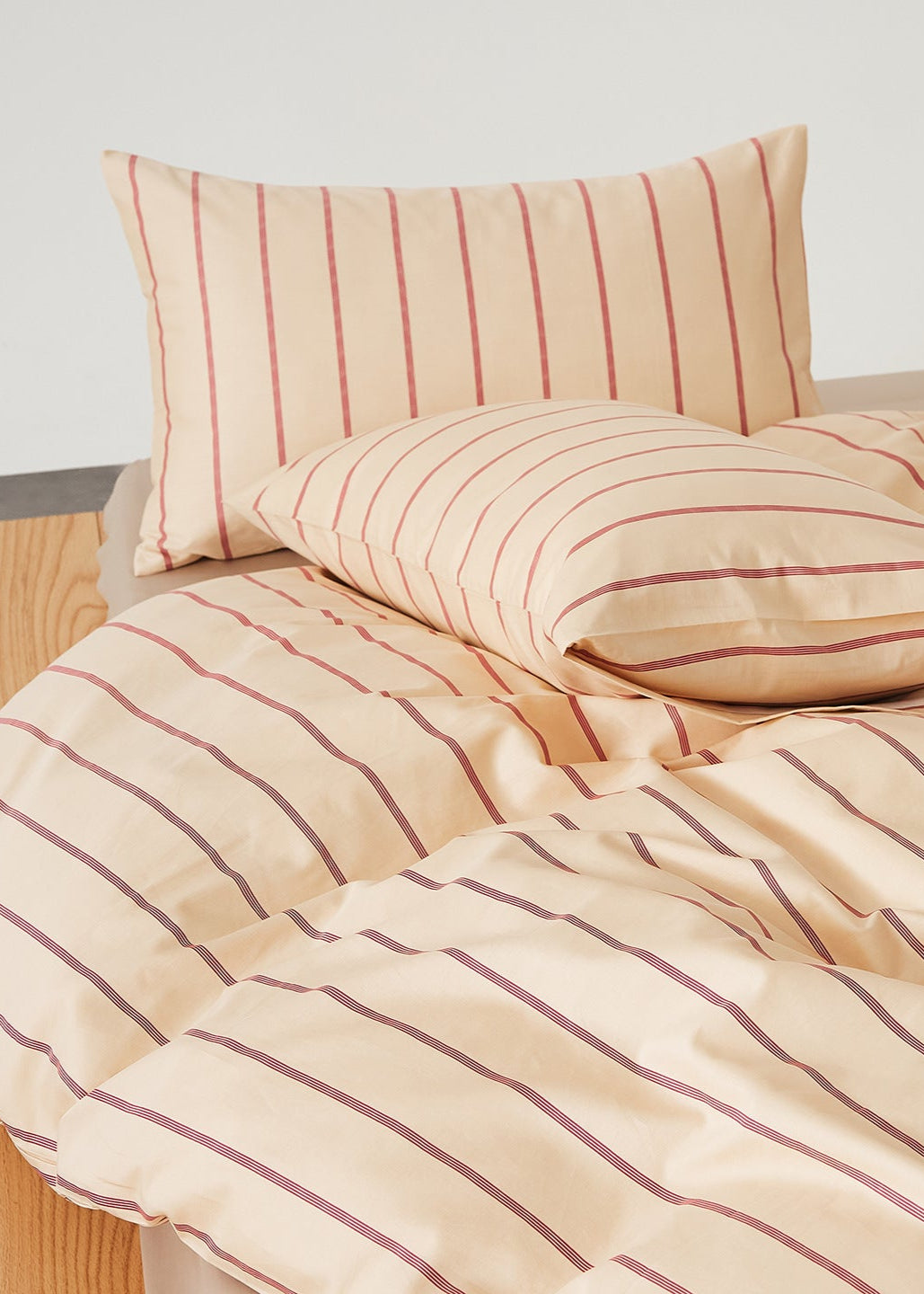 Henry Striped Buttoned Bedding Set / Coffee
