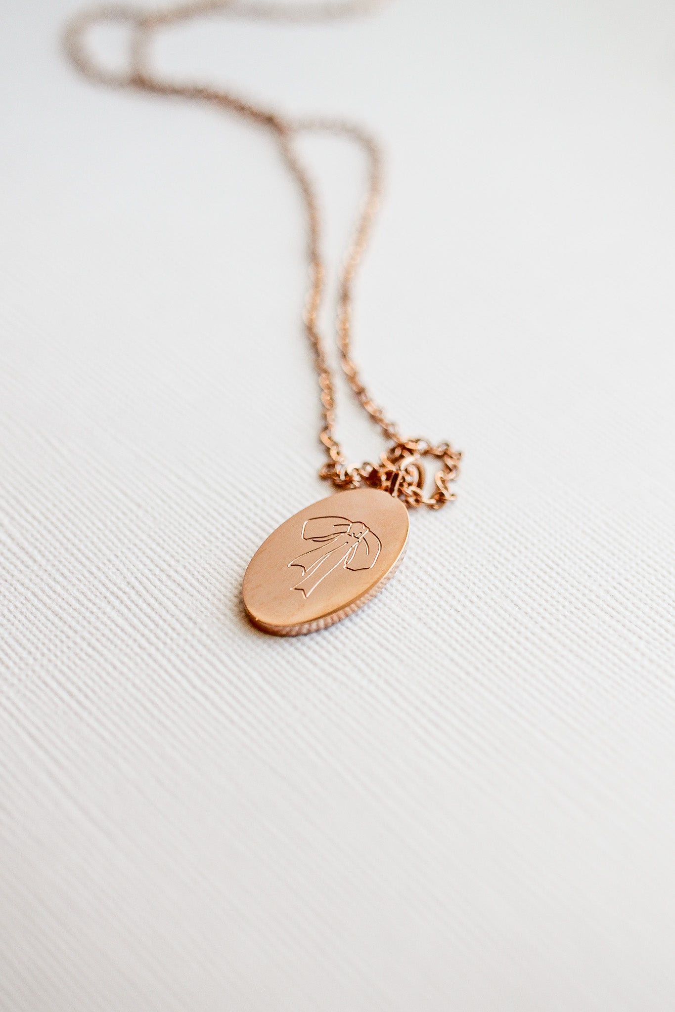 Bow Necklace