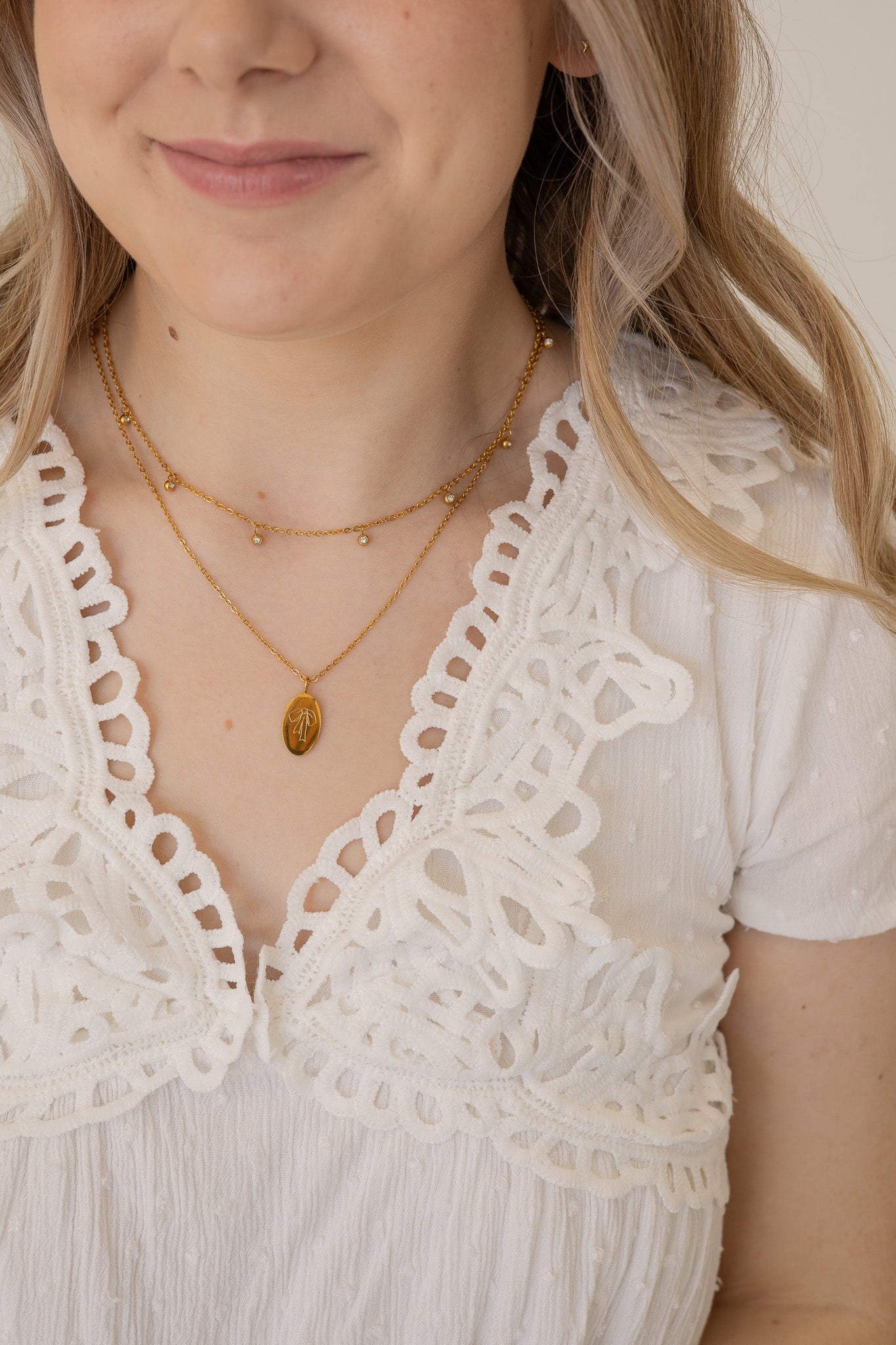 Bow Necklace