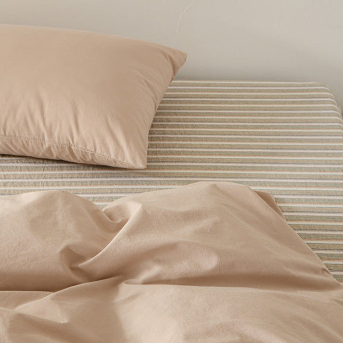 Ava Vintage Striped Cotton Bedding Set / Beige Striped